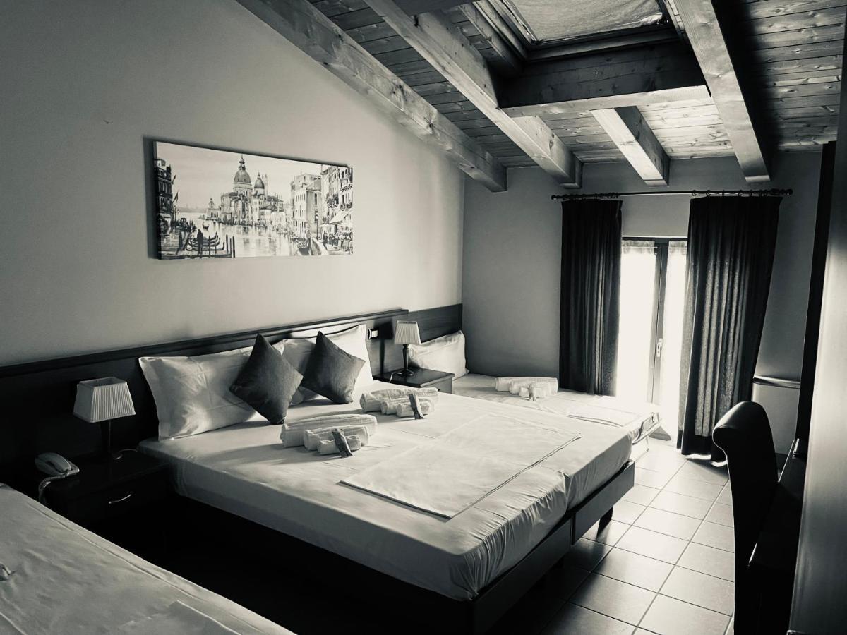 Hotel Al Bosco Сона Екстериор снимка